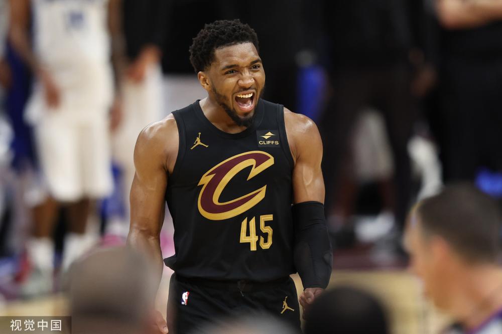 出老鹰对他 出老鹰对他